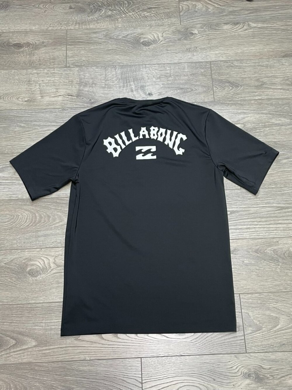 Billabong UVSURF Loose Fit Rash Guard Men's Medium Black Short Sleeve Tee